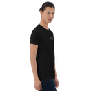 「STAY CURIOUS」刺繍Tシャツ ブラック｜右斜め前から